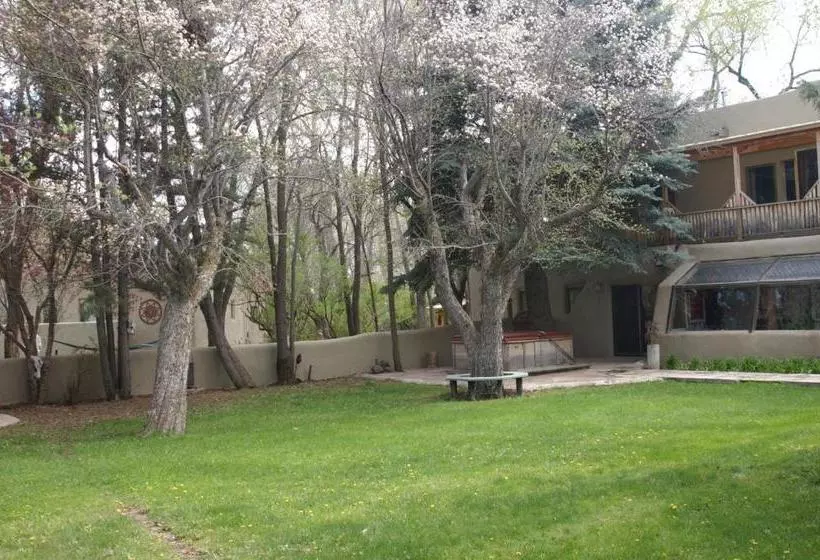 Hotelli Touchstone Inn