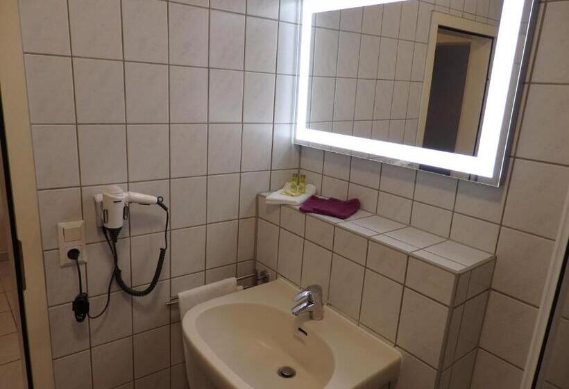 Отель Zur Saale