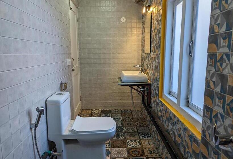 הוסטל Moustache Koksar Luxuria, Sissu