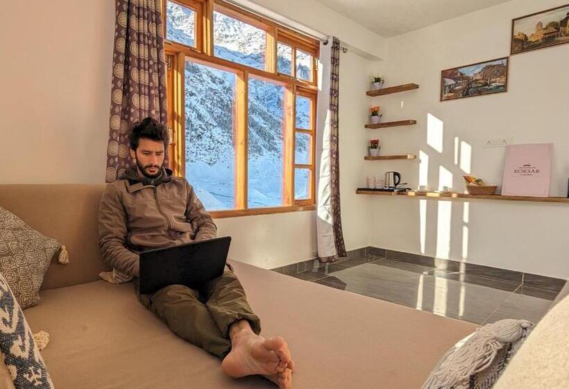 הוסטל Moustache Koksar Luxuria, Sissu