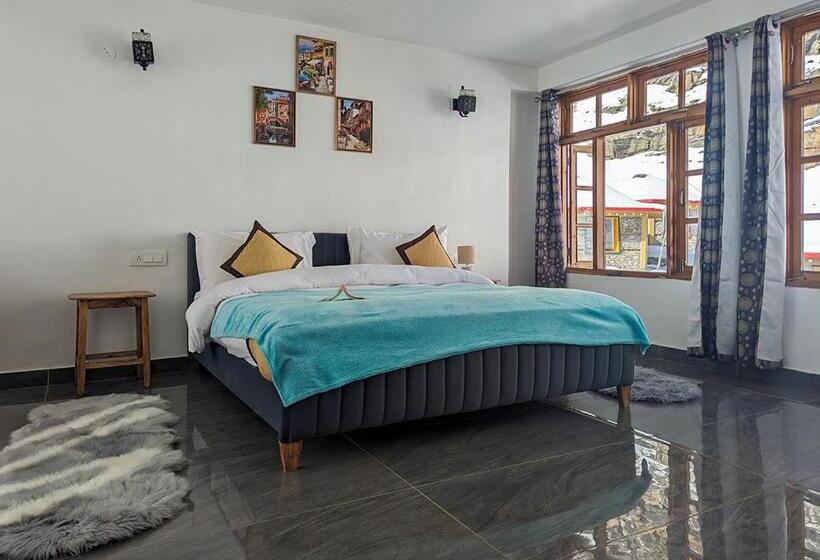 הוסטל Moustache Koksar Luxuria, Sissu