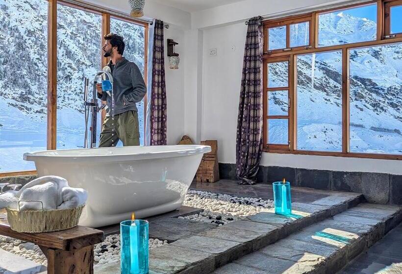 הוסטל Moustache Koksar Luxuria, Sissu