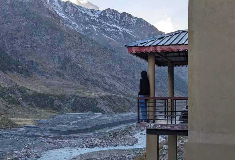 Retkeilymaja Moustache Koksar Luxuria, Sissu