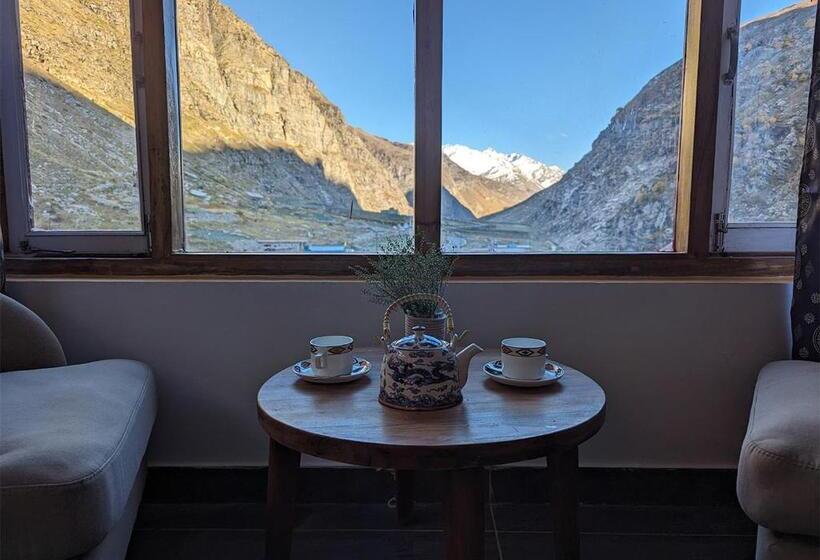 הוסטל Moustache Koksar Luxuria, Sissu