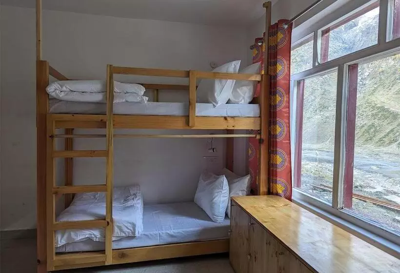 Retkeilymaja Moustache Koksar Luxuria, Sissu