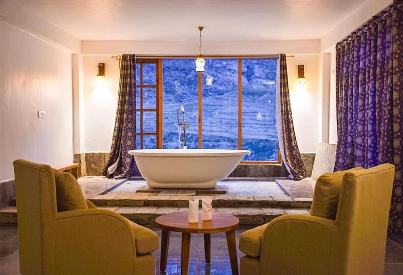 הוסטל Moustache Koksar Luxuria, Sissu