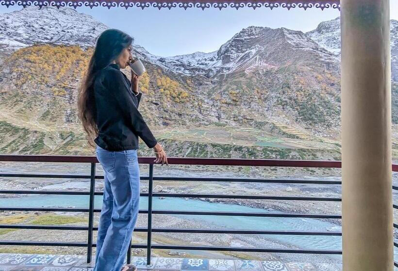 הוסטל Moustache Koksar Luxuria, Sissu