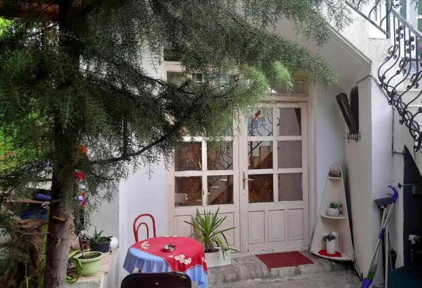 تختخواب و صبحانه Adem S Cozy Terrace Retreat