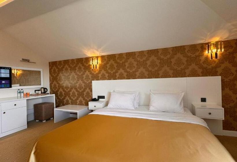 Green Roof Hotel & Spa