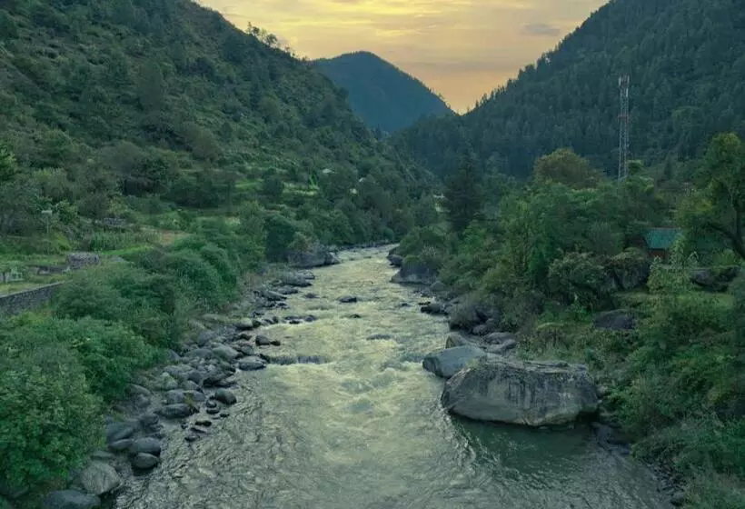 Hotelli All View Cottage Tirthan Valley River Side