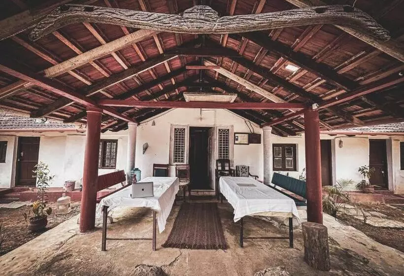 ホテル Century Old Coorg Gem