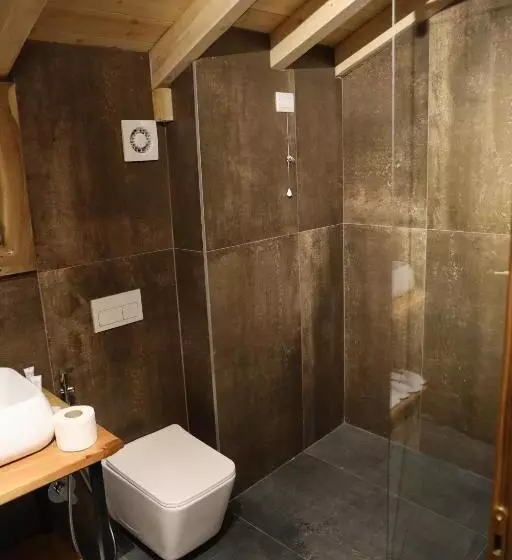 ホテル Sofra Kolonjare