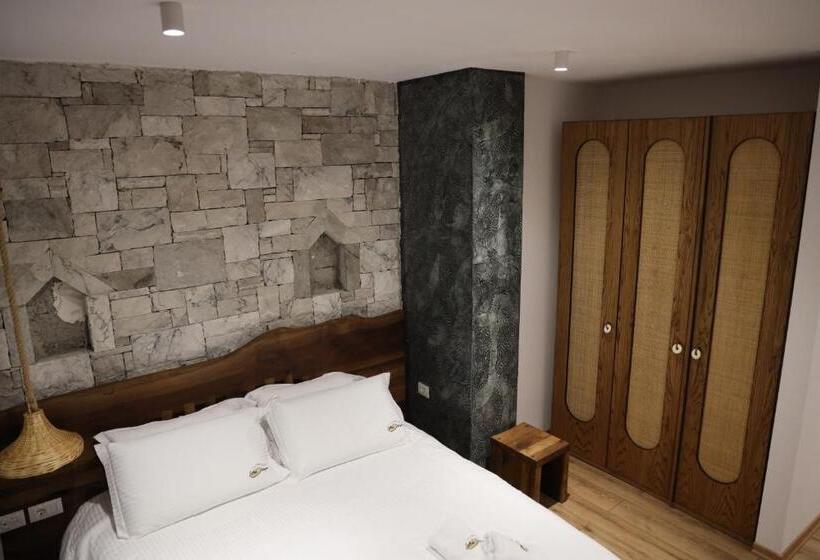 هتل Sofra Kolonjare