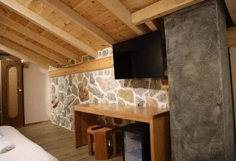 ホテル Sofra Kolonjare