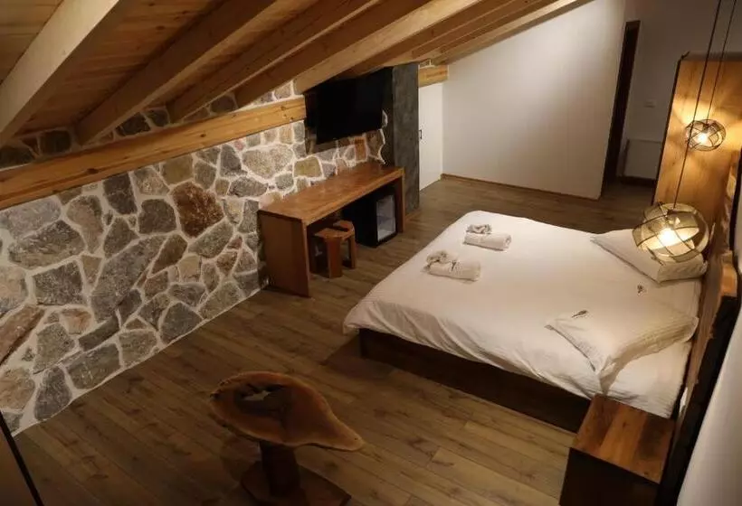 ホテル Sofra Kolonjare