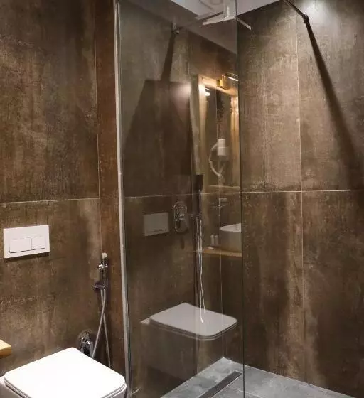 ホテル Sofra Kolonjare