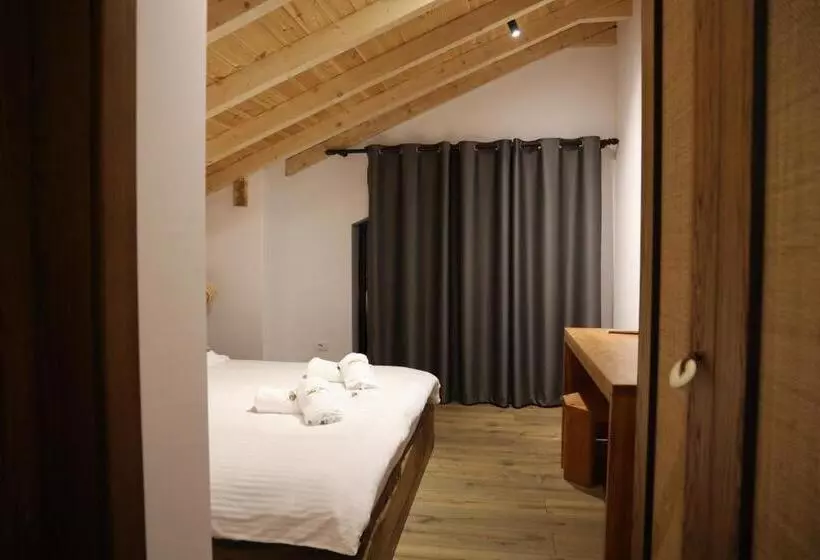 ホテル Sofra Kolonjare