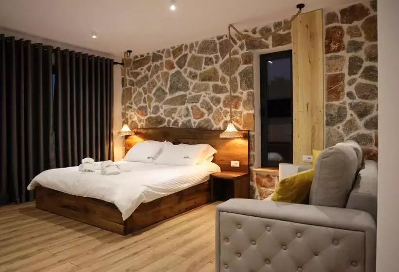 ホテル Sofra Kolonjare