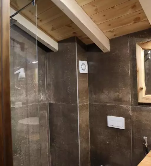 ホテル Sofra Kolonjare