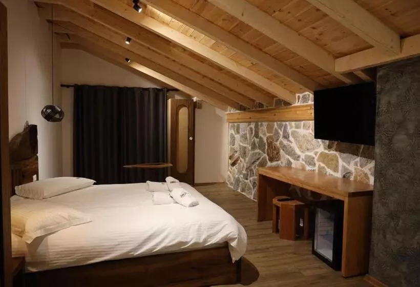 ホテル Sofra Kolonjare