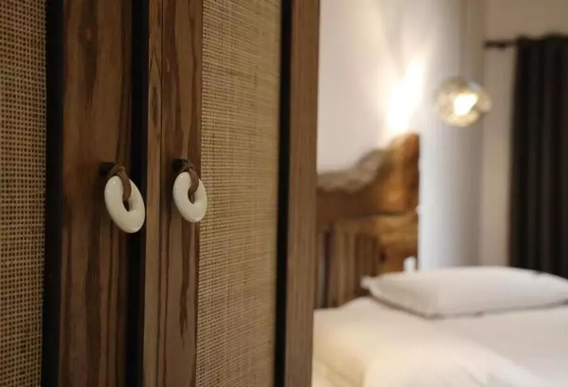 ホテル Sofra Kolonjare