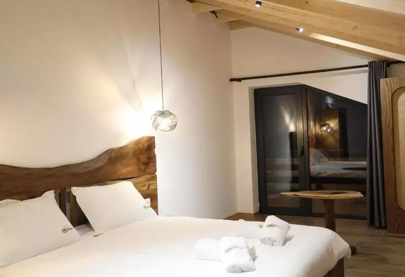 ホテル Sofra Kolonjare