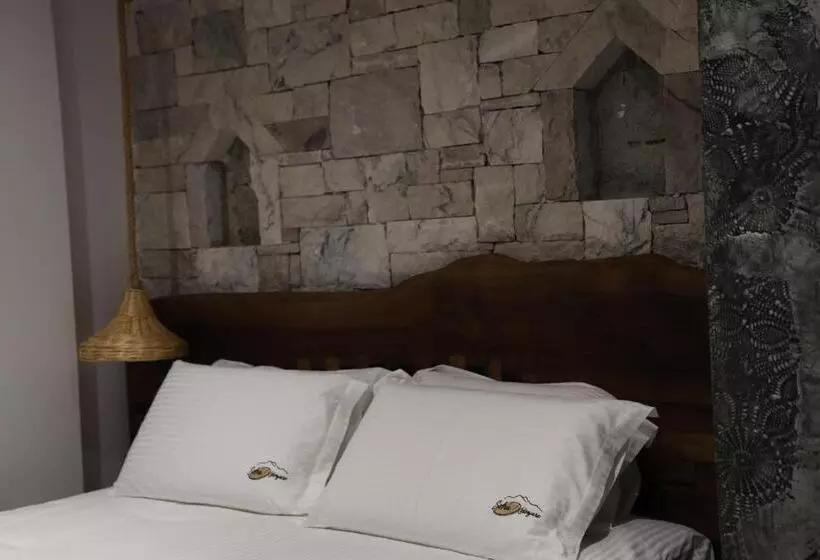 ホテル Sofra Kolonjare