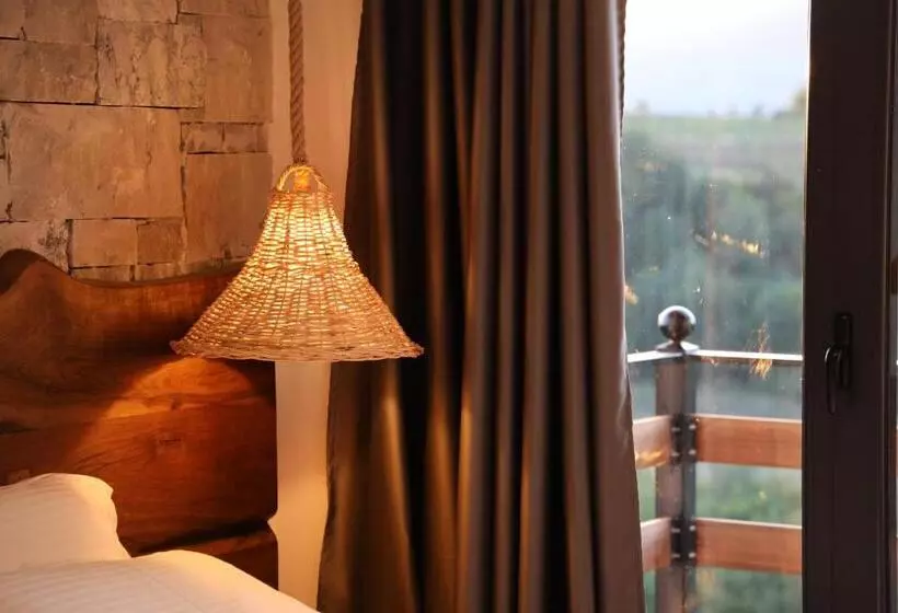 ホテル Sofra Kolonjare