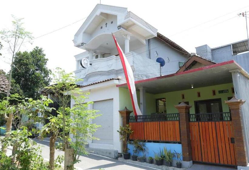 Otel Spot On 93189 Rumah Berkah Syariah