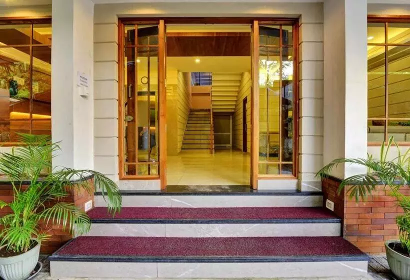 Hotelli Spot On Inn Town Residency
