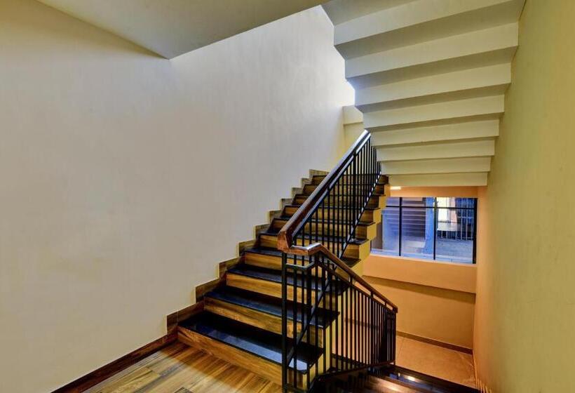 בית מלון כפרי Spot On Inn Town Residency