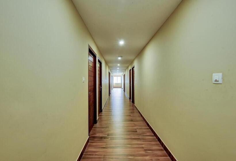 בית מלון כפרי Spot On Inn Town Residency