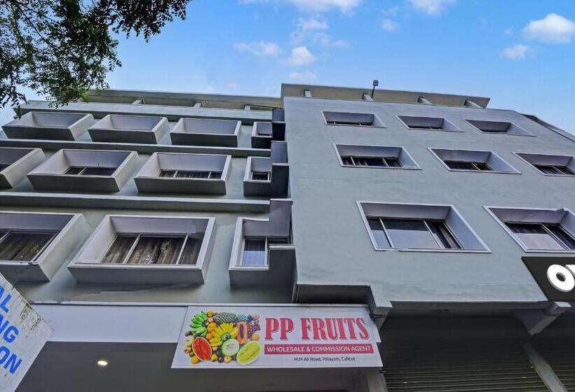 בית מלון כפרי Spot On Inn Town Residency