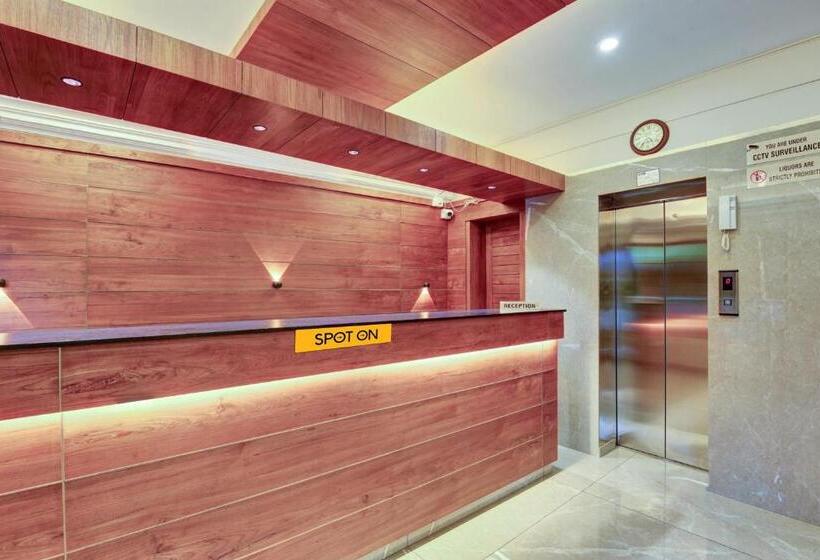 בית מלון כפרי Spot On Inn Town Residency