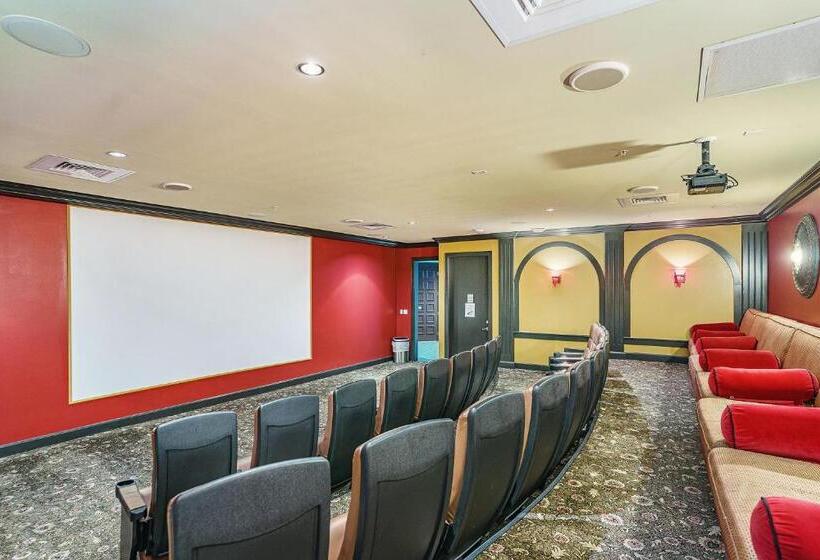 هتل The Center Of Paradise