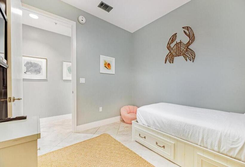 هتل The Center Of Paradise