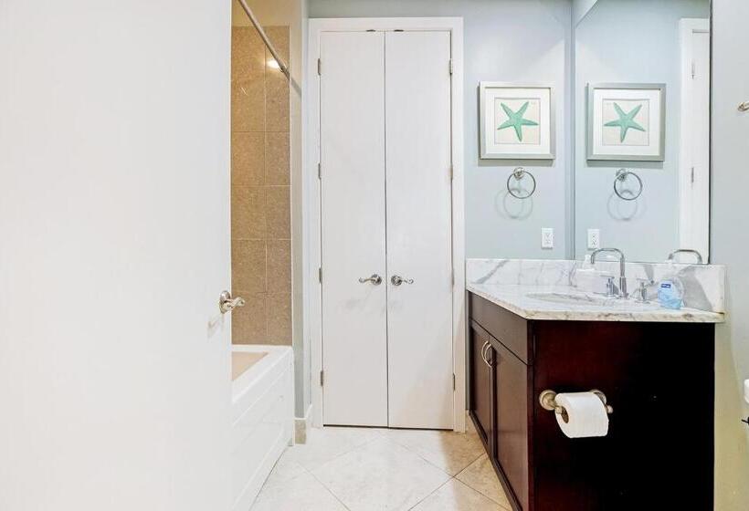 هتل The Center Of Paradise