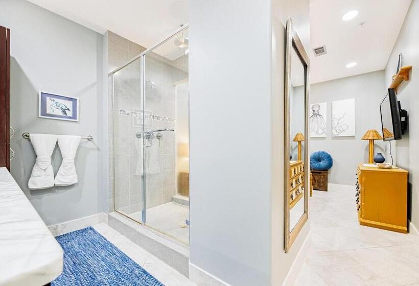 هتل The Center Of Paradise