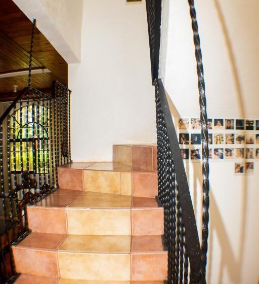 Las Motas Surf Camp & Hostel