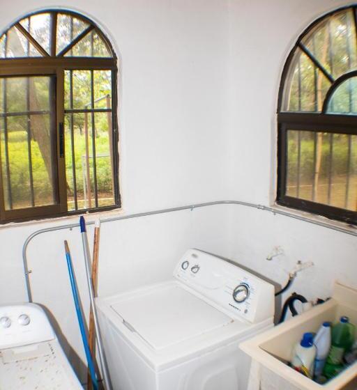 Las Motas Surf Camp & Hostel