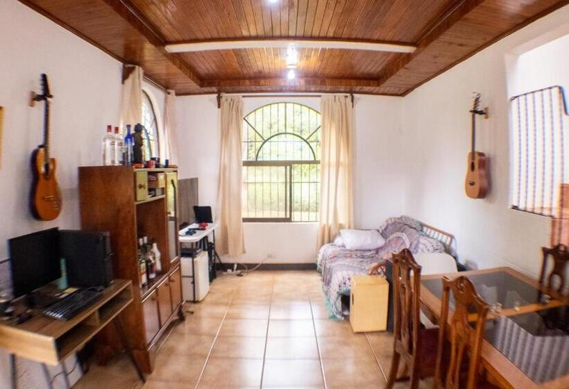 Las Motas Surf Camp & Hostel