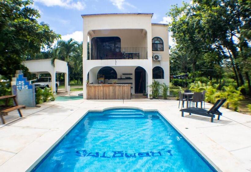 Las Motas Surf Camp & Hostel