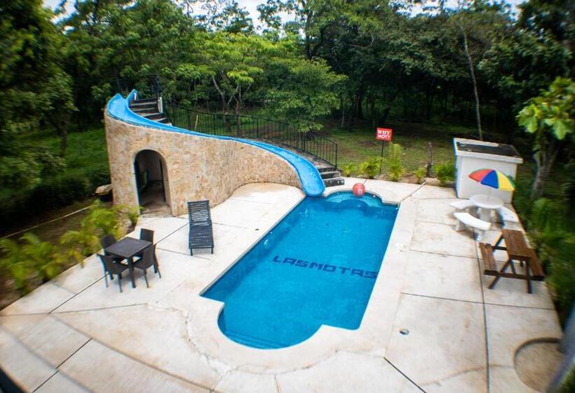 Las Motas Surf Camp & Hostel