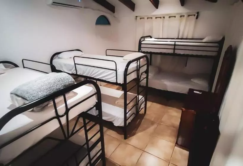 Las Motas Surf Camp & Hostel