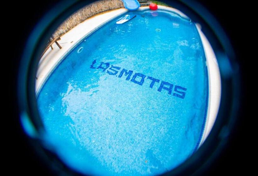 Las Motas Surf Camp & Hostel