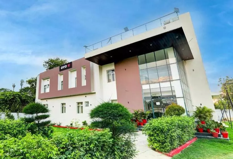 Super Hotel O Gomti Nagar Vigyan Khand