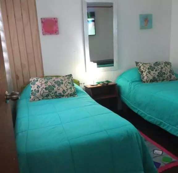 ペンション Familiar Hostal