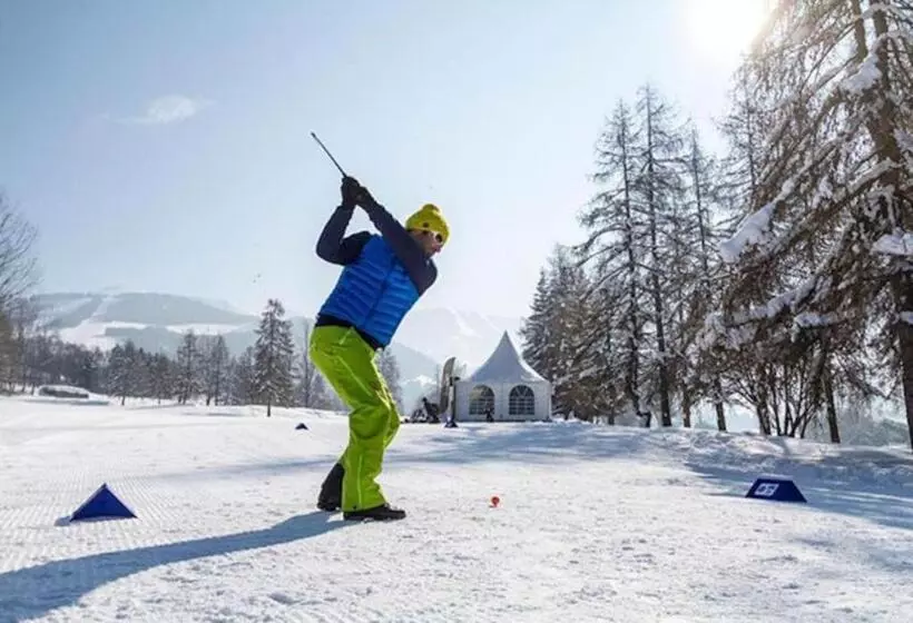 Résidence Les Cîmes  Centre Val D Isère