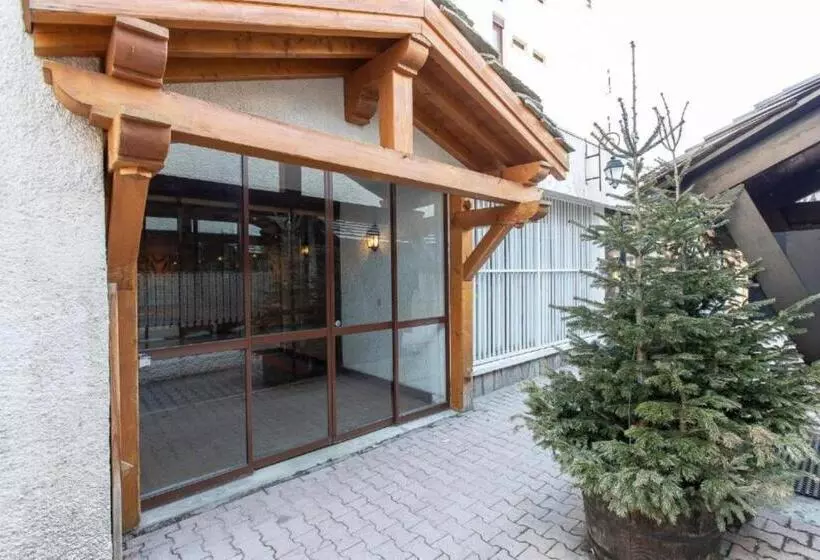 Résidence Les Cîmes  Centre Val D Isère