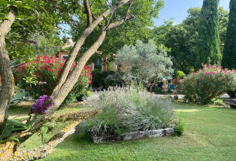 مبيت وإفطار Mas Des Bômes